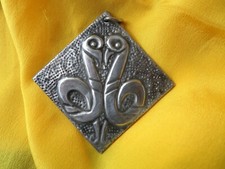  ancien grand medaillon vintage metal argenté  decor couple colombe epok 1970