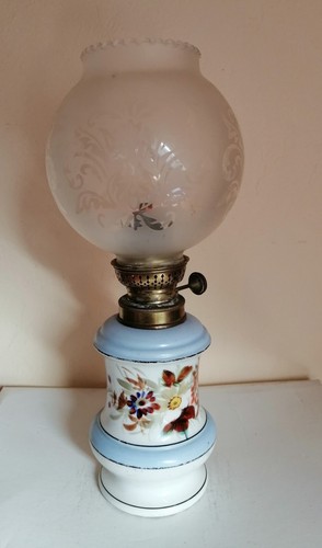 Ancienne lampe pétrole - à, en