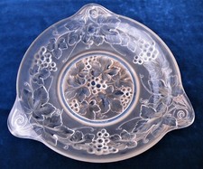 Les Hanots VERLYS ,Grande coupe, centre de table, verre pressé opalescent signée