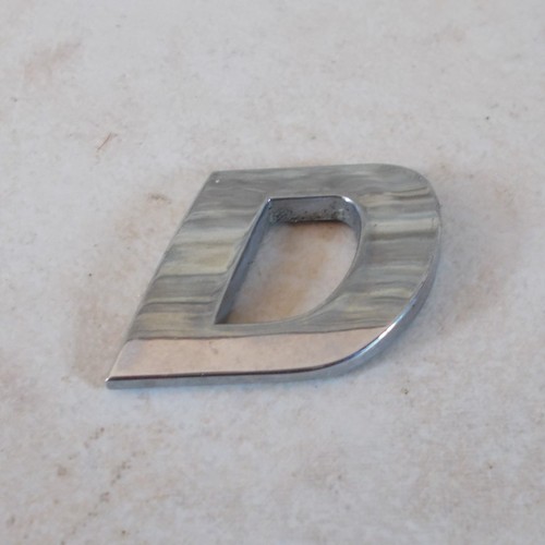 Ancien insigne ancienne lettre