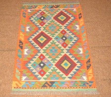 Tapis Kilim Oriental Tissé À
