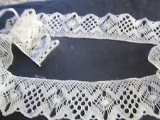 Ancienne dentelle aux fuseaux (au carreau)