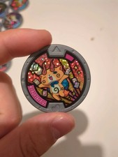 Lot collectibles Yokai Watch : montre projecteur, médaillons, figurine robonyan