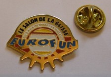 WATER BOARD SPORTS SHOW EUROFUN SURF WINDSURF WINDSURFING vintage pin badge X9Z