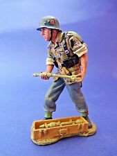 King & Country WS060 World War II - Soldat allemand pourvoyeur de bazooka