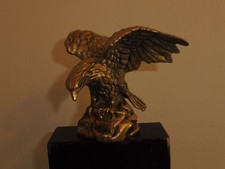 STATUETTE AIGLE BRONZE MACIF DORÉ Poids: 1,640Kg - Ht: 140 mm - Larg: 135 mm