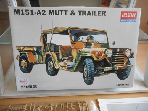 Modelkit academy m151 mutt - m151-a2,