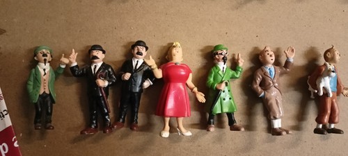 Tintin lot figurines dont - 7,