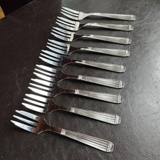 9 fourchettes à entremets ou