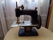 ANCIENNE PETITE MACHINE A COUDRE SINGER JOUET ENFANT FONTE ALUMINIUM