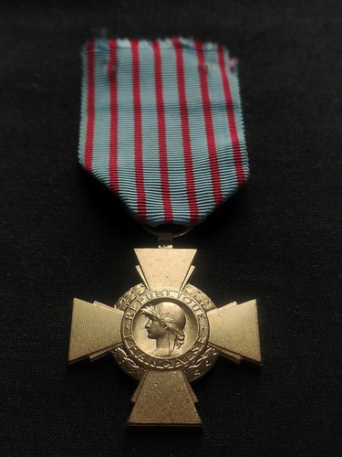 Superbe croix combattant - du,