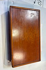 ancienne boite à jeux bois  beaucoup de beaux jetons de toutes tailles