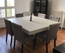 Table Carré, meuble  TV Gris Massif & Pieds Verre. 8 Chaises  Assorties