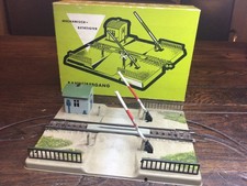 MÄRKLIN-HO-Ref/7054-PASSAGE A NIVEAU MECANIQUE-Dans sa boite d’origine