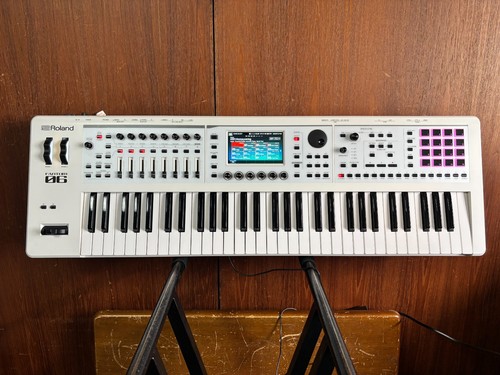 Roland fantom synthesizer - roland,