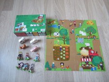 Boite avec un puzzle 16 pièces + les animaux de la ferme en bois + petit livre