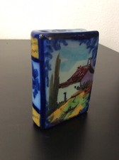 Secouette tabatière formant livre en faïence de Vestal Alcobaca Portugal XXème