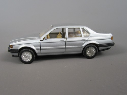 D682 playbear chine bmw - d682,