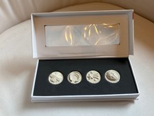 Série complète de 4 fèves en coffret "Porte Bonheur" de la Brioche Dorée