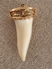 Dent De Requin , Or 18 Carats