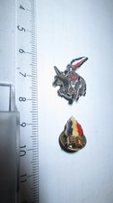  2 pin's  insignes politiques