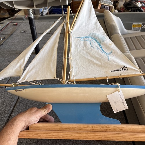 Islander pond yacht - iv,