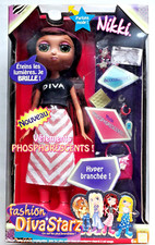 POUPEE FASHION DIVA STARZ - NIKKI ( parlante, vêtements phosphorescents )