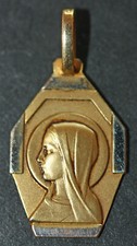 Belle médaille religieuse