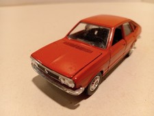Schuco 301614 DE Volkswagen Passat TS avec hayon rouge 1/43 BE