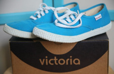 P33 TENNIS baskets basses de ville en toile, à lacets  VICTORIA  modèle « Ingl