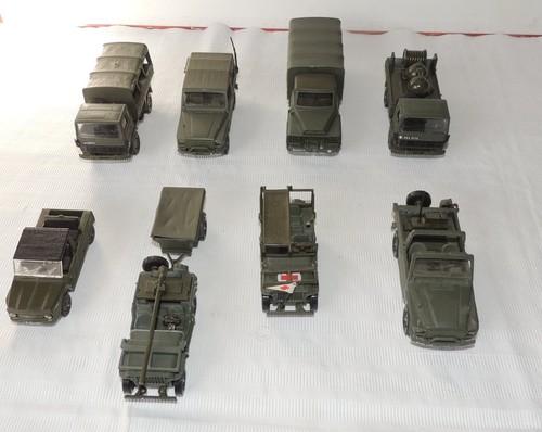 Lot véhicules militaires