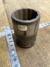 N. 802 outil ancien douille