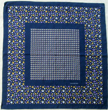 -Superbe  foulard  HANAE MORI