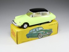 PAYA - 3753 - Citroën DS 19 - Jaune fluo - En Boite