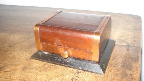 Coffret cendrier distributeur