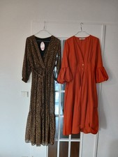 2 ROBES LONGUES ( 110 + 130 CM) 90 ET 95 % POLYESTER 1 JAMAIS PORTEE