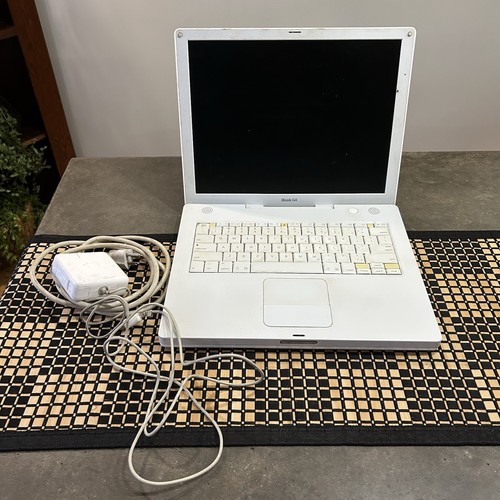 Vintage apple ibook laptop - g4,
