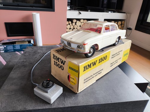 Rare arnold 3150 punch - rare,