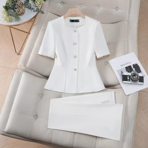 Tailleur femme élégant avec - tailleur,