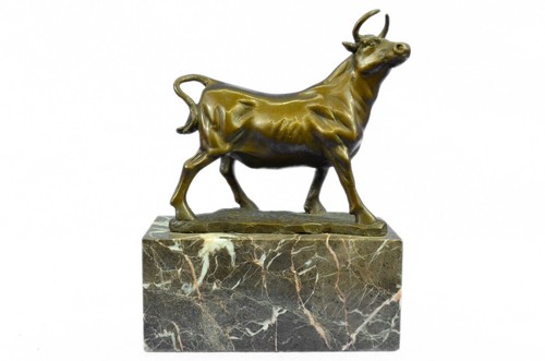 Majestic bronze statue - bronze,
