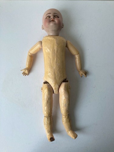 Ancienne poupée porcelaine