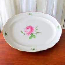 Meissen. Plat ovale en porcelaine décor à la rose, XXe siècle (B)