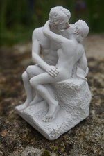 RE0248  FIGURINE SCULPTURE REPRODUCTION LE  BAISER  AUGUSTE  RODIN STYLE ALBATRE