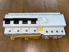 DISJONCTEUR A9N18377