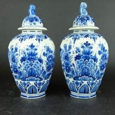 Paire de vases hollandais Delft bleu et blanc peints à la main décor floral...