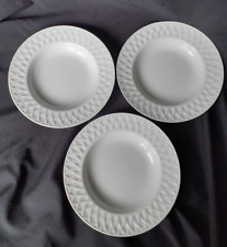 3 assiettes creuses en porcelaine blanche Limoges relief de vannerie D.22,5 cm