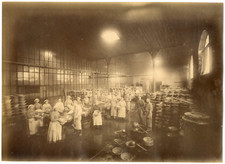 France, ouvriers, personnel dans une fabrique, usine  Vintage albumen print,