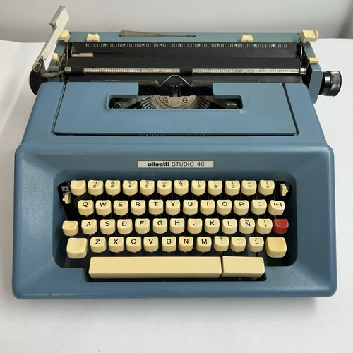Blue olivetti studio - olivetti, 46