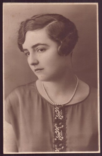 Carte photo jeune femme aux - carte-photo,