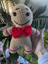 Homme en pain d'épices pour Noël, doudou, en peluche fait main au crochet 23 cm